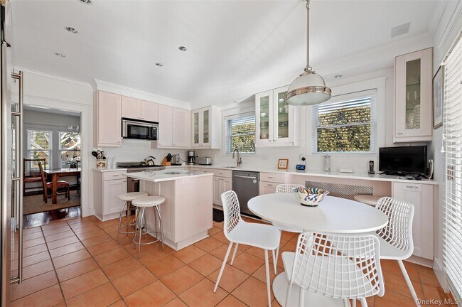 Building Photo - 24 Jennings Ave