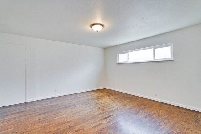 Building Photo - Updated 3BR/2BA Home with Great Schools and Convenient Location