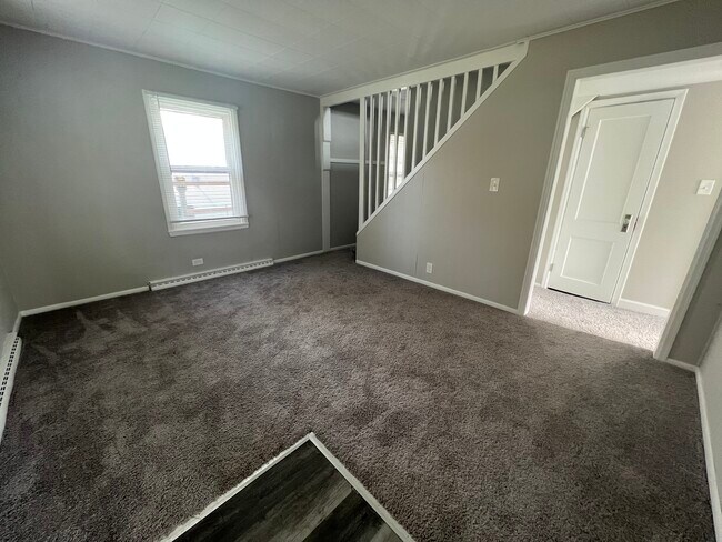 Building Photo - 1816 Kelly Ave