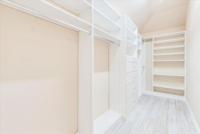 Building Photo - 7805 Huddleston Ln