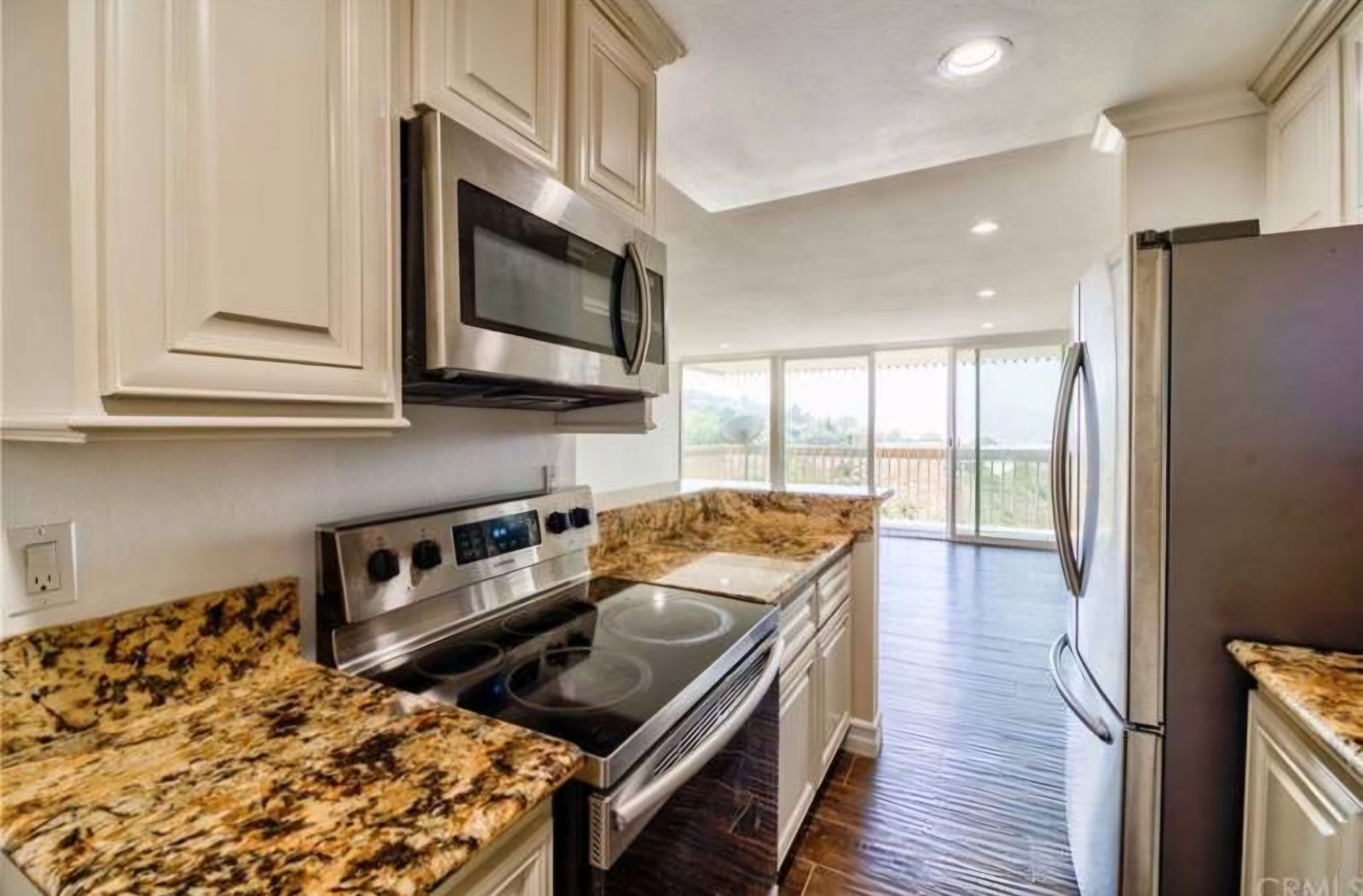 Kitchen - 6526 Ocean Crest Dr