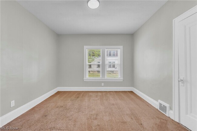 Building Photo - 3652 E 153rd St