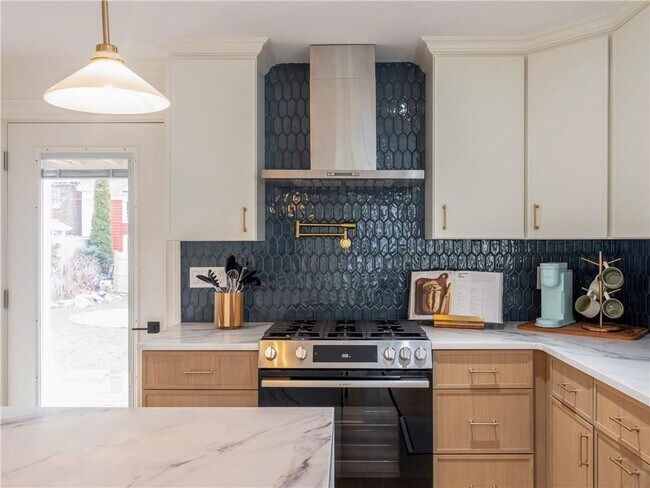 Building Photo - 7 Dearborn St