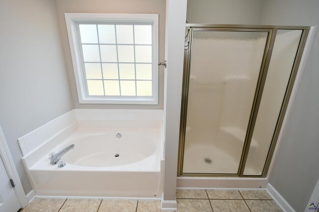 Building Photo - 104 Newport Ave