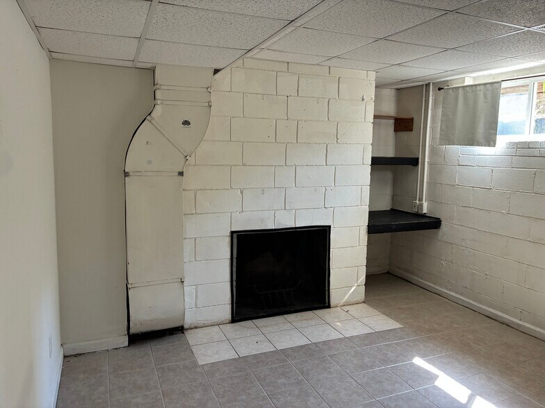 Building Photo - Room in House on Hillsborough St