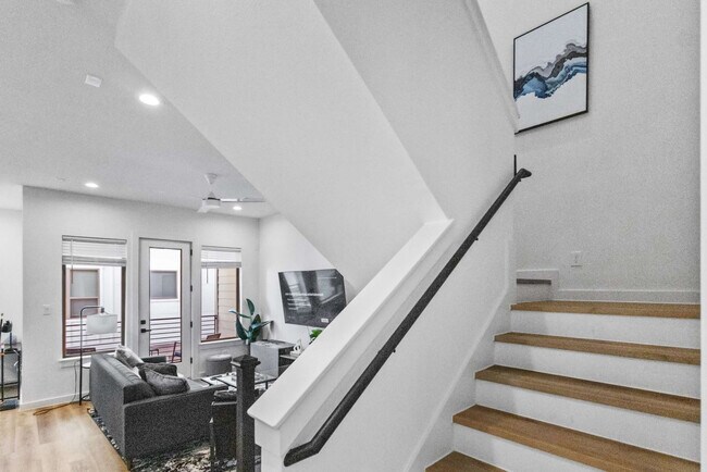 Building Photo - 6742 Peerless St