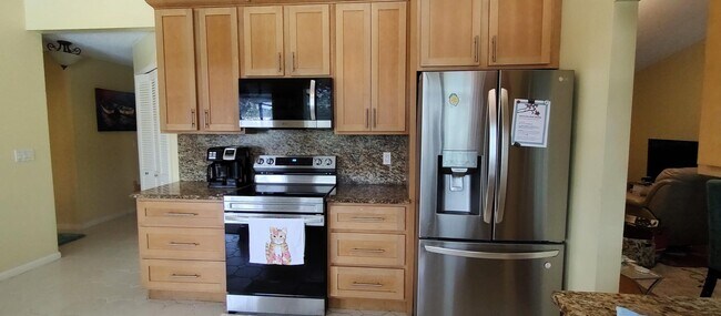 Building Photo - 1132 SE Oriental Ave