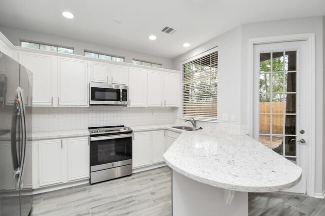 Building Photo - 60 Lakeridge Ct