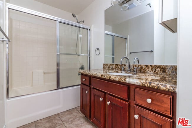 Building Photo - 1025 Dewey Ave