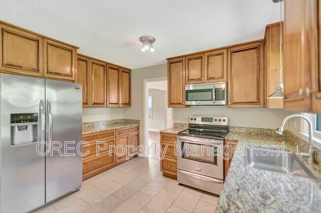 Building Photo - 2327 W Palmer Dr