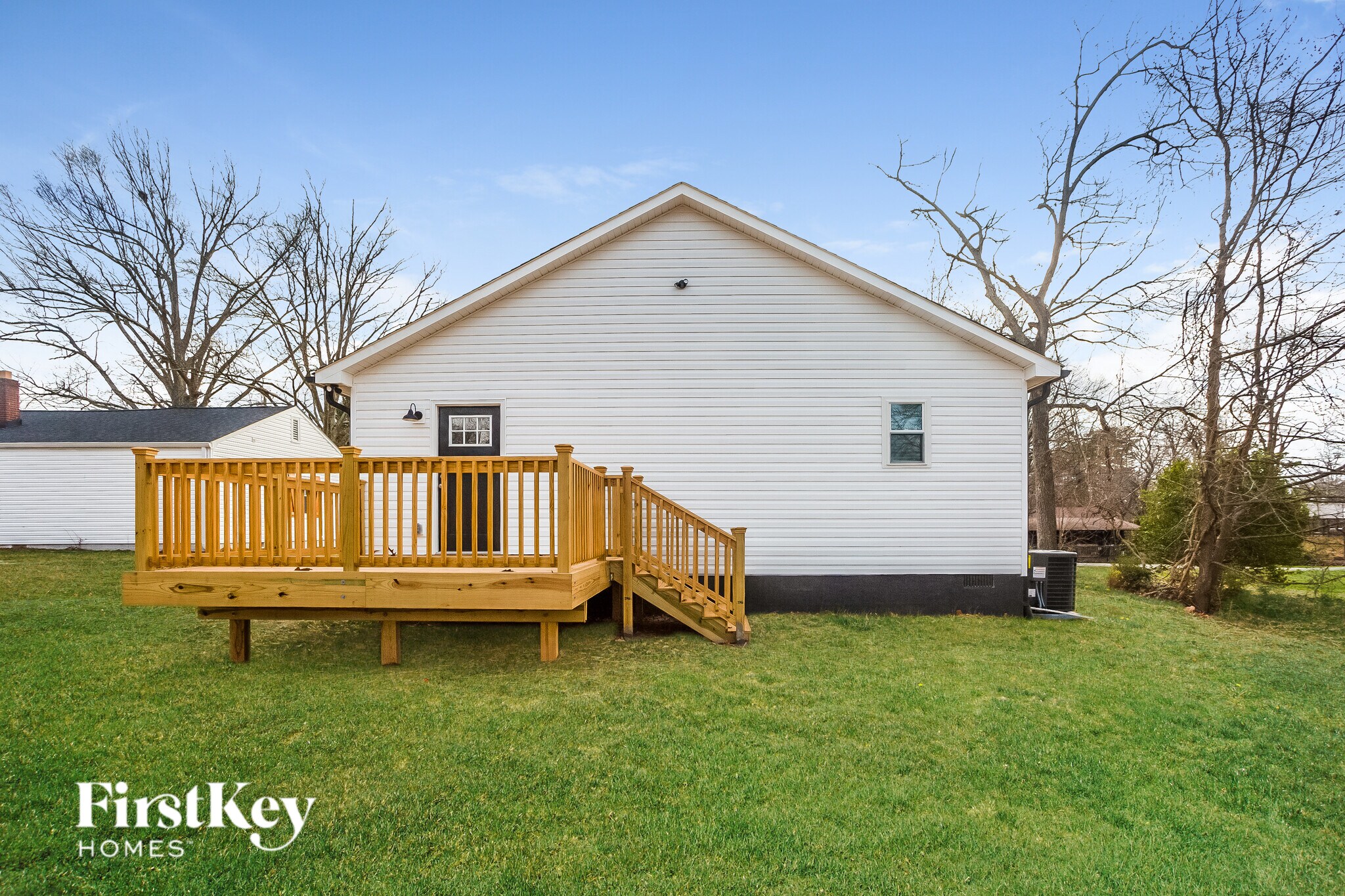 Building Photo - 621 E Mills Dr