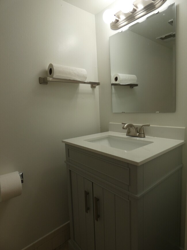 Building Photo - 5901 Creek View Dr