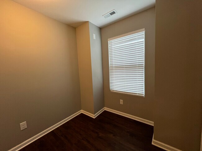 Building Photo - 2198 Laurens Dr