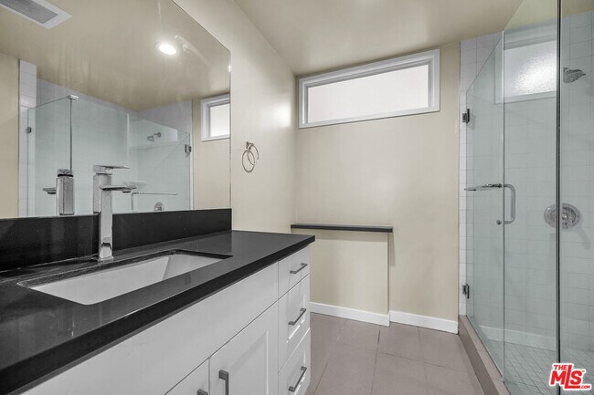 Building Photo - 5137 Reynier Ave