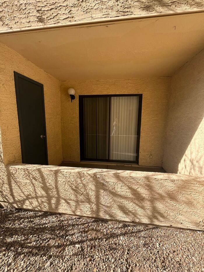 Building Photo - 1201 S McClintock Dr