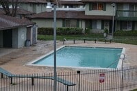 Building Photo - Spacious 2-Bedroom Condo