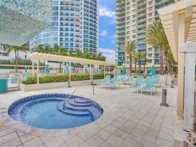 Building Photo - 2501 S Ocean Dr