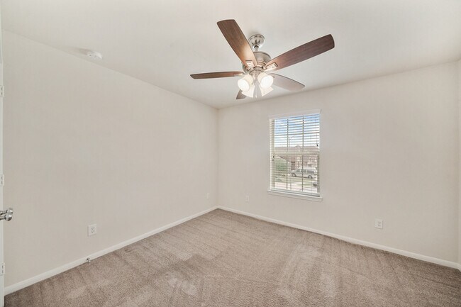 Building Photo - 10003 Open Slope Ct