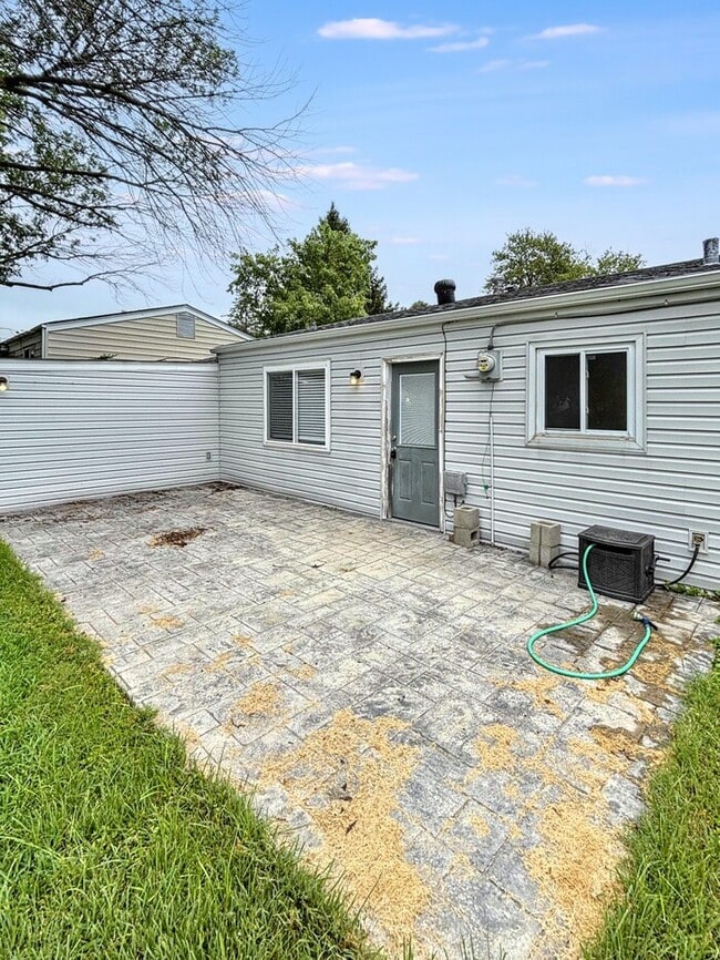 Building Photo - 2821 Sugar Tree Ln