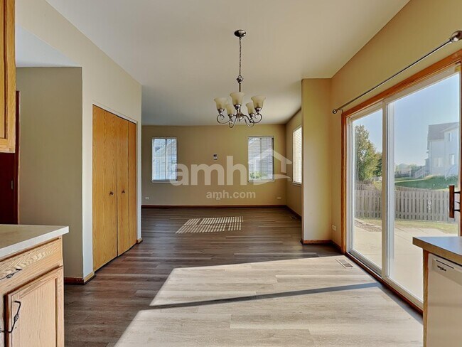 Building Photo - 1217 Violet Ln