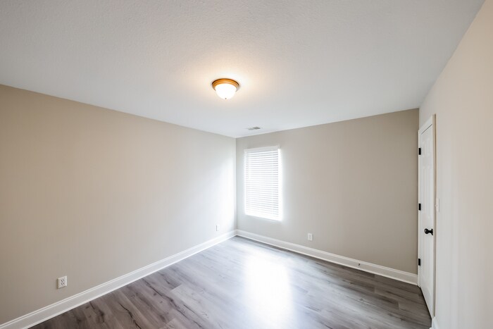 Building Photo - 243 Bermuda Lakes Dr