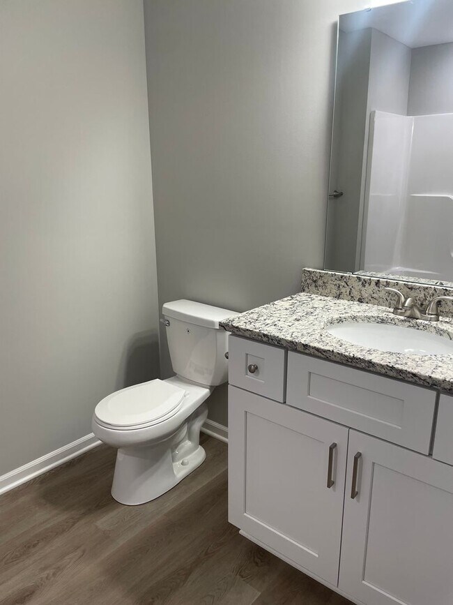 Building Photo - 4 bedroom 2.5 bath - Blue Springs