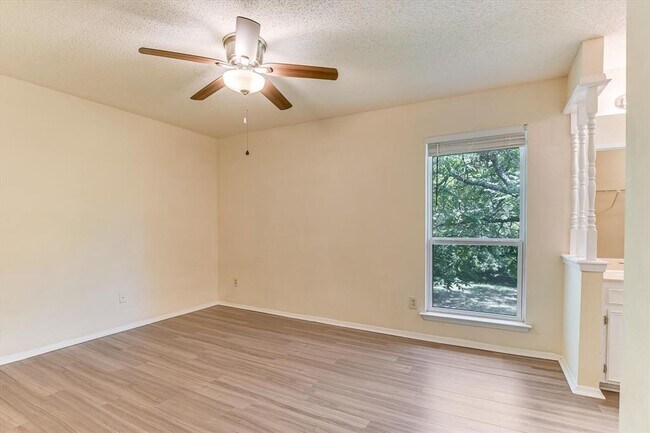 Building Photo - 10616 Mellow Meadow Dr