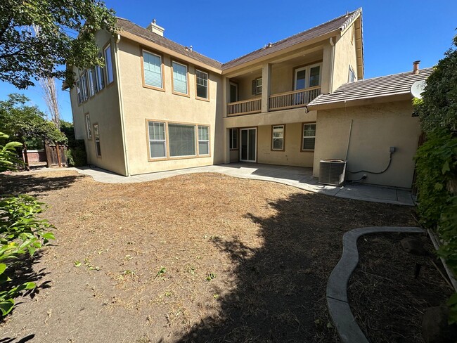 Building Photo - Beautiful 5 Bedroom, 3 Bath Mountain House...