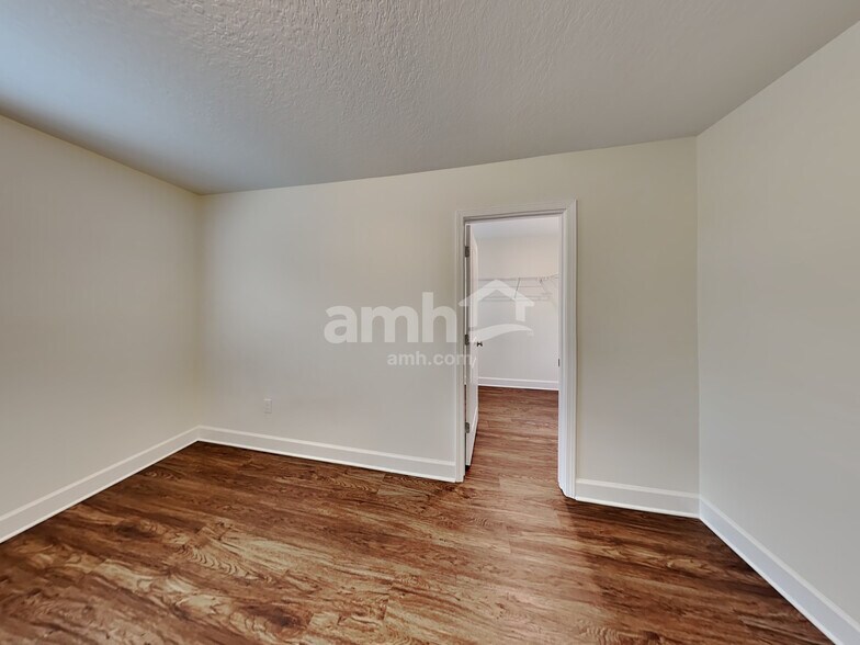 Building Photo - 911 Walden Pond Dr