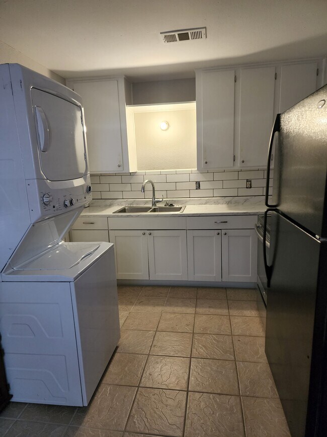 Kitchen - 504 SW 45th Ave