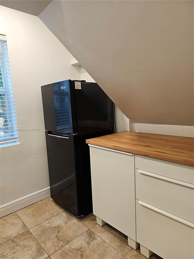 Building Photo - 622 15th St