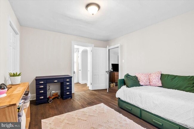 Building Photo - 222 S Raleigh St