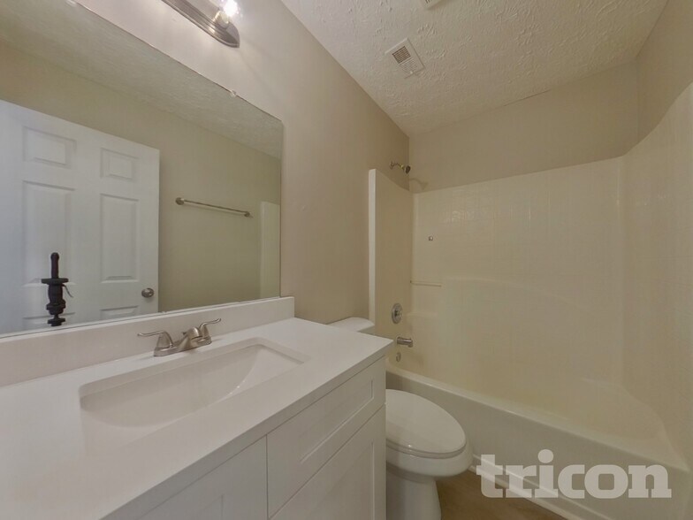 Building Photo - 6754 Clearstream Way