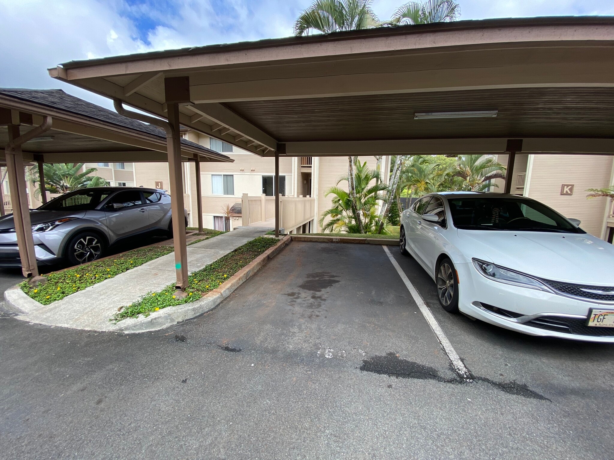 Covered parking space - 95-976 Wikao St