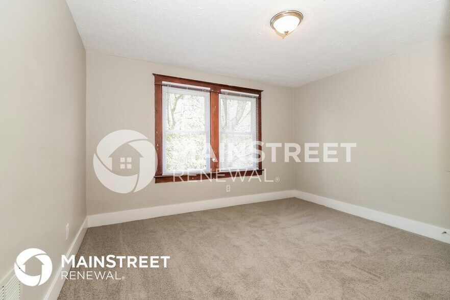 Building Photo - 3909 River Park Dr