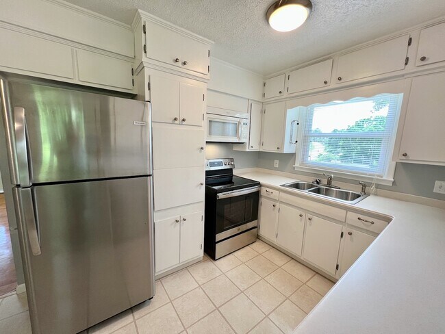 Building Photo - 507 N Gilmer Park