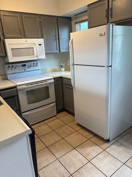 Building Photo - 4128 Baytown Dr