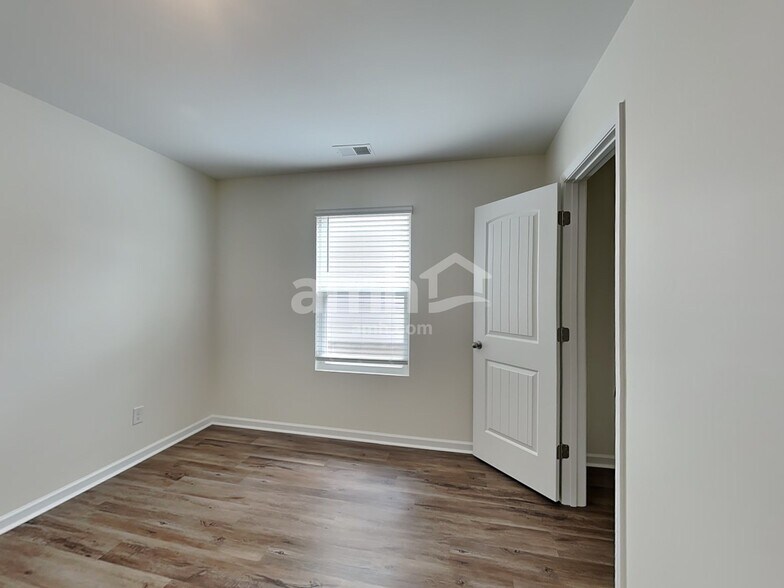 Building Photo - 1370 John Swann St