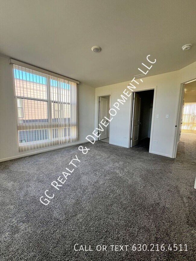 Building Photo - 2217 Parkside Dr