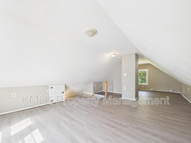 Building Photo - 701 Kling St