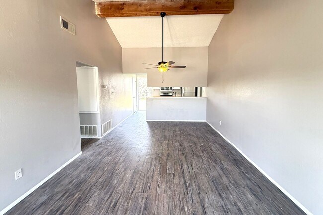 Building Photo - FM474 718