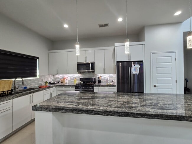 Building Photo - 2712 Corsican Ln