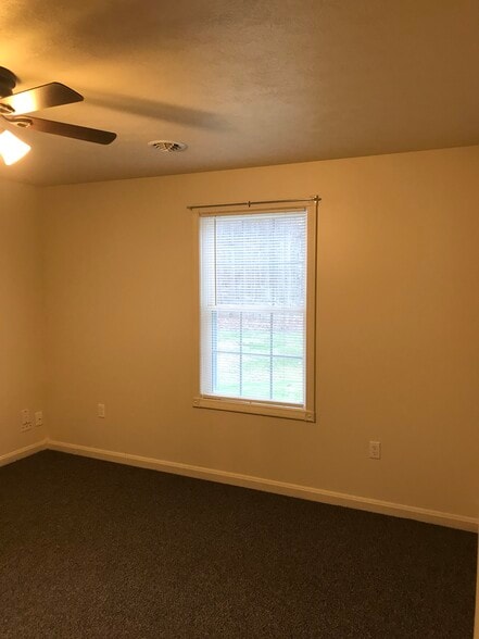bedroom - 18991 Reservoir Rd