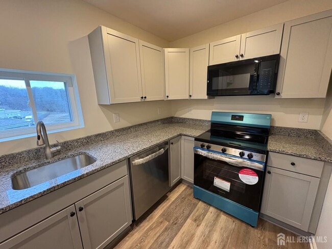 Building Photo - 786 S Main St