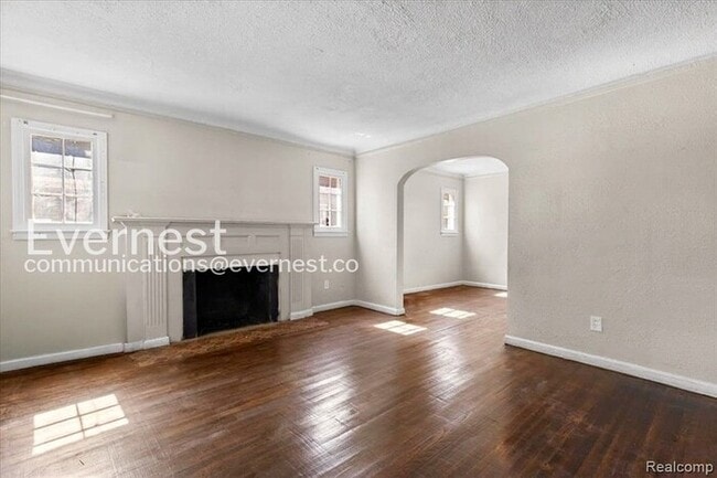 Building Photo - 5747 Lakepointe St