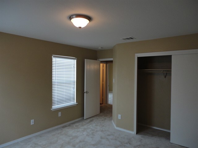 Building Photo - 5337 Mathra Dr