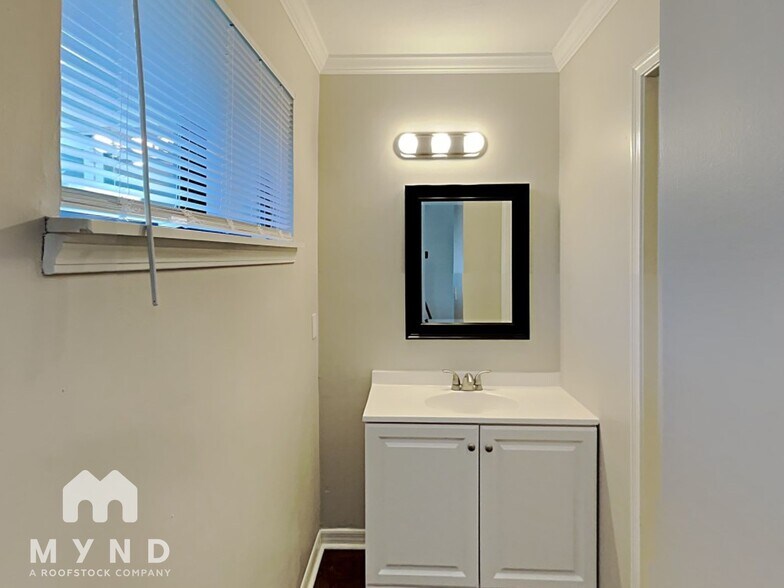 Building Photo - 4320 Walnut Bend