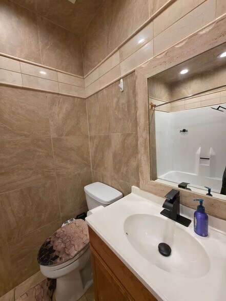 Building Photo - 230 Shadybrook Ln