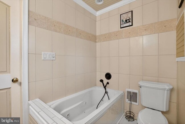 Building Photo - 6605 Ellenwood Dr