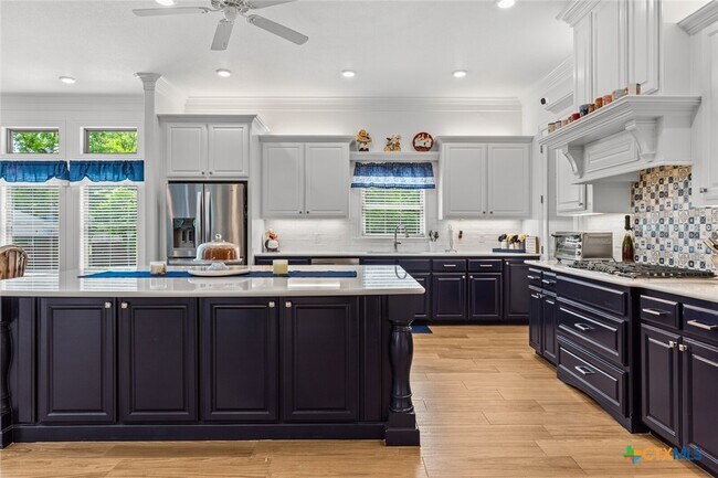 Building Photo - 1605 Alta Vista Loop